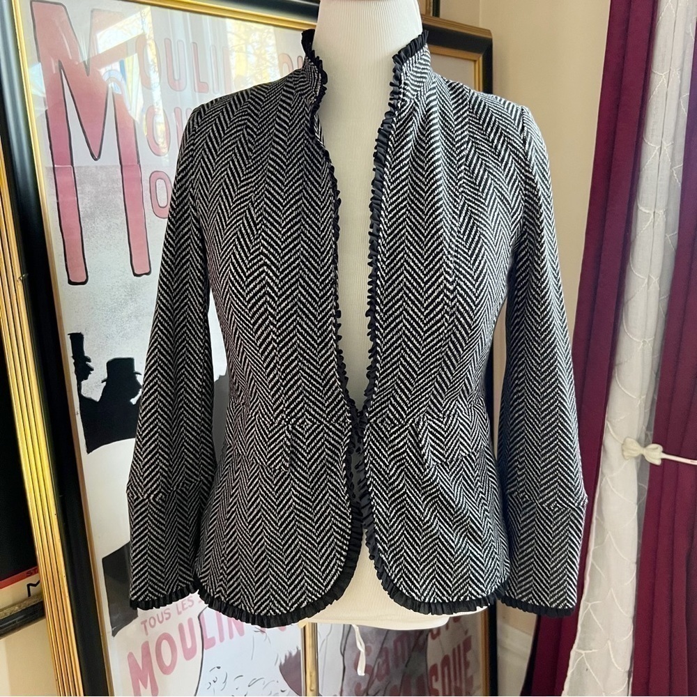 Chicos: Zigzag Black White Stripped Ruffled Blazer Size 0